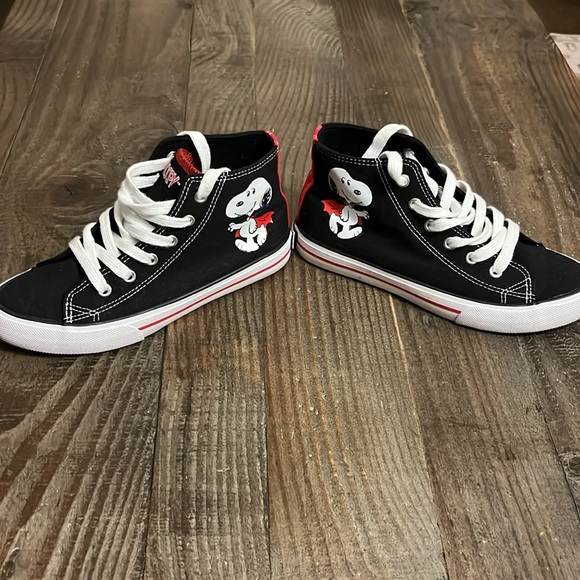 Snoopy - Girls Hightop Sneaker - Picture 1 of 10